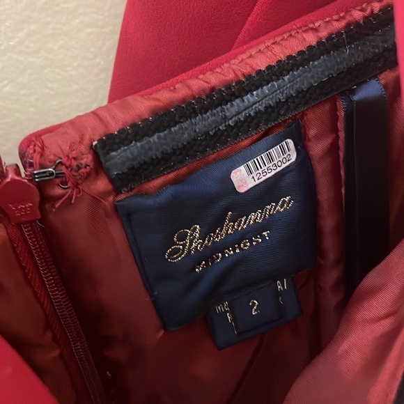 Shoshanna
Wells Gown - Picture 6 of 9